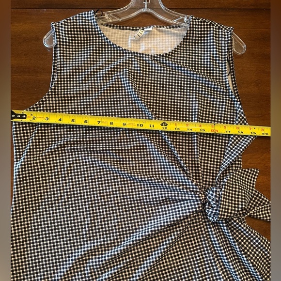 Black and White Gingham Sleeveless Top - Picture 5 of 6